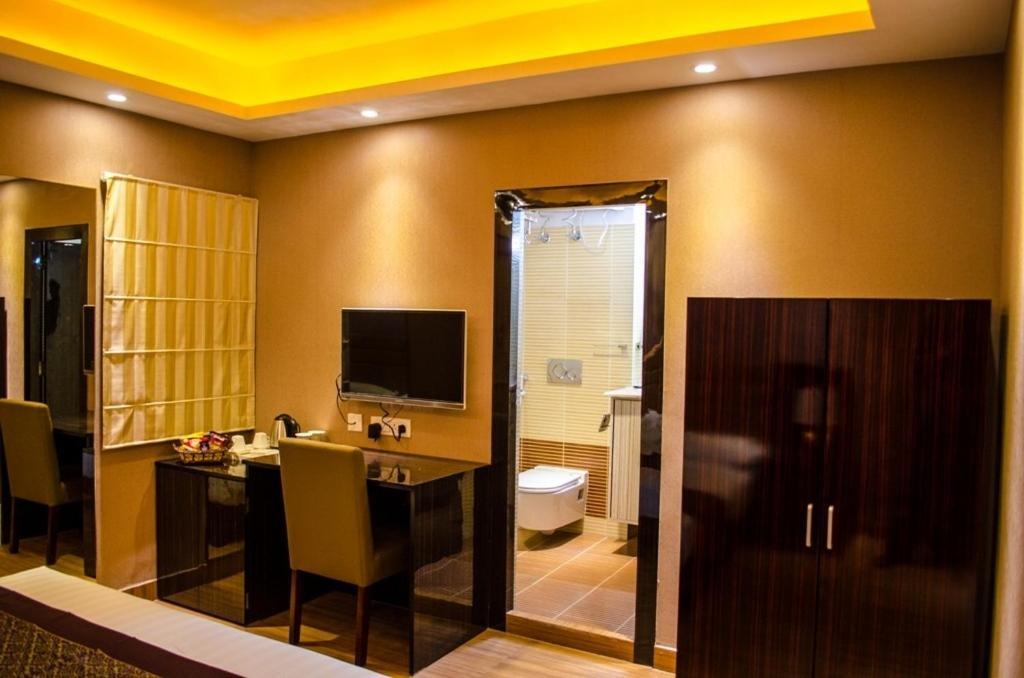 Hotel Comfotel โกลกาตา ภายนอก รูปภาพ