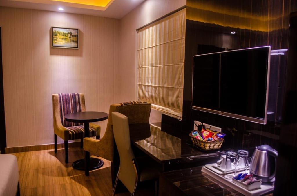 Hotel Comfotel โกลกาตา ภายนอก รูปภาพ