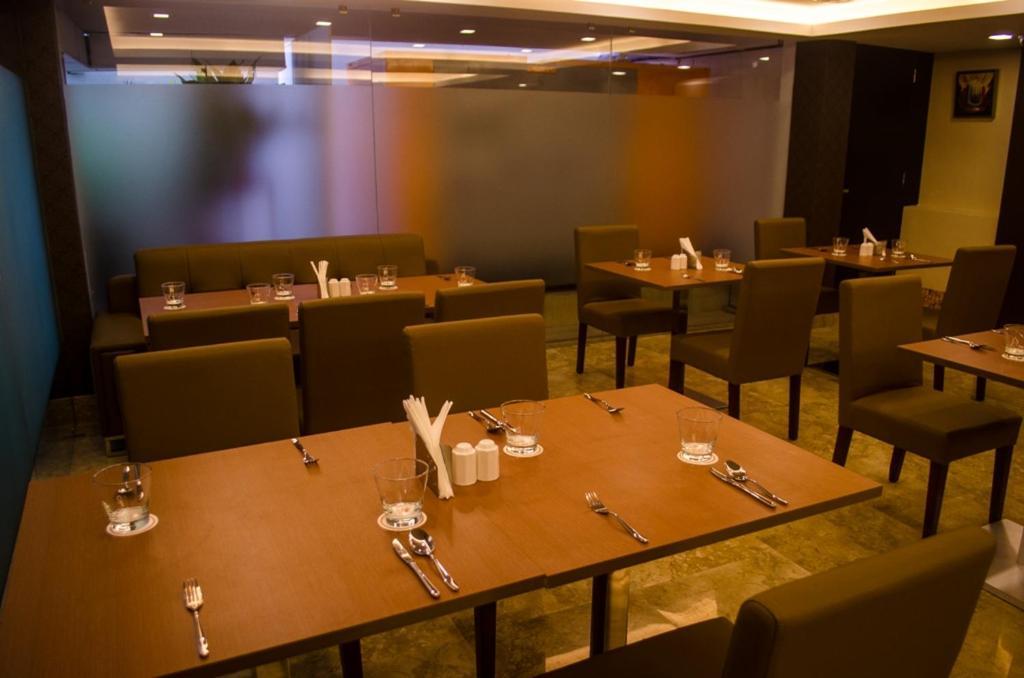 Hotel Comfotel โกลกาตา ภายนอก รูปภาพ