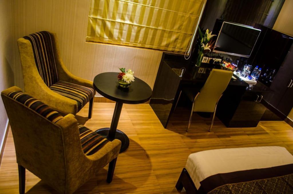 Hotel Comfotel โกลกาตา ภายนอก รูปภาพ