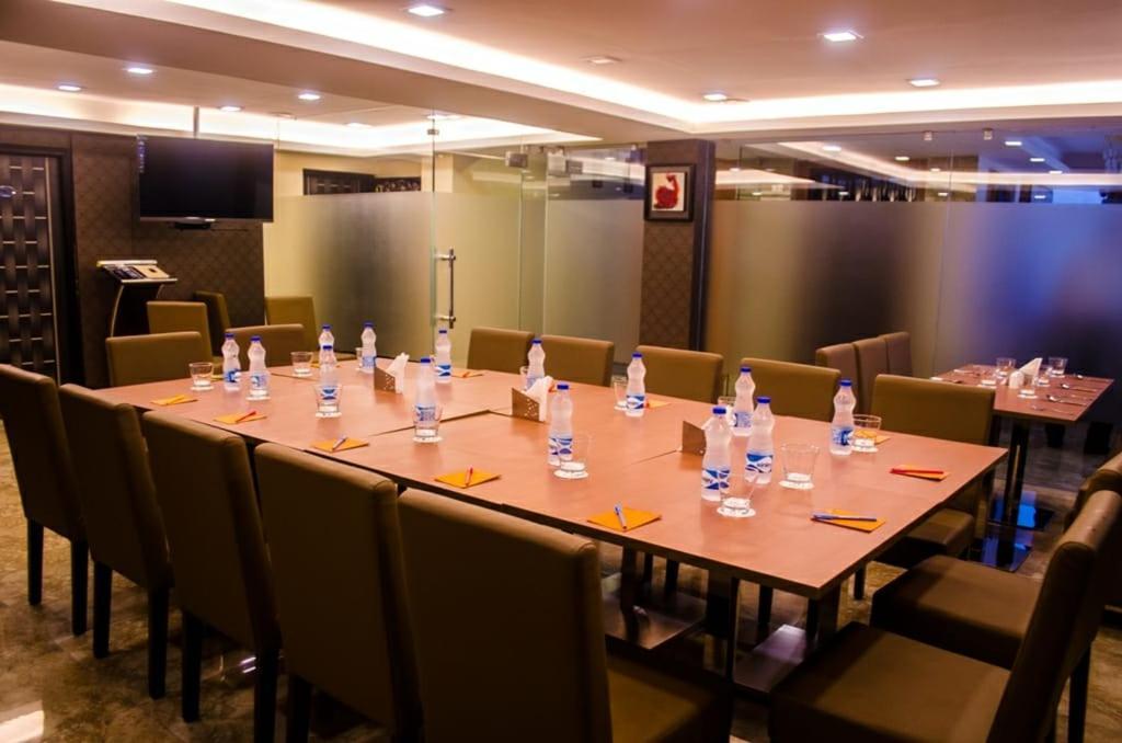 Hotel Comfotel โกลกาตา ภายนอก รูปภาพ