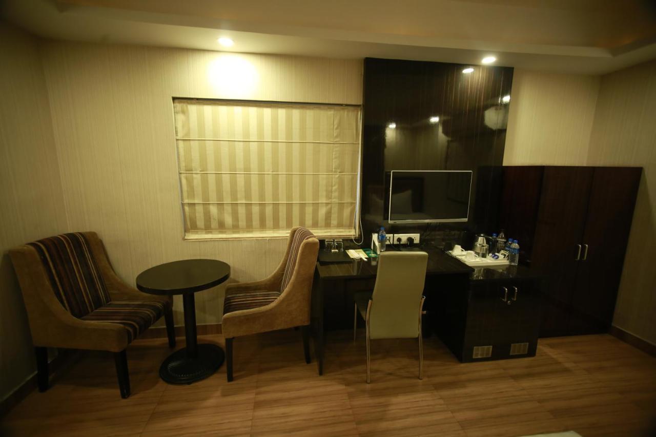 Hotel Comfotel โกลกาตา ภายนอก รูปภาพ
